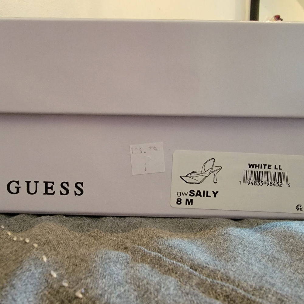 Guess - Picture 3 of 5